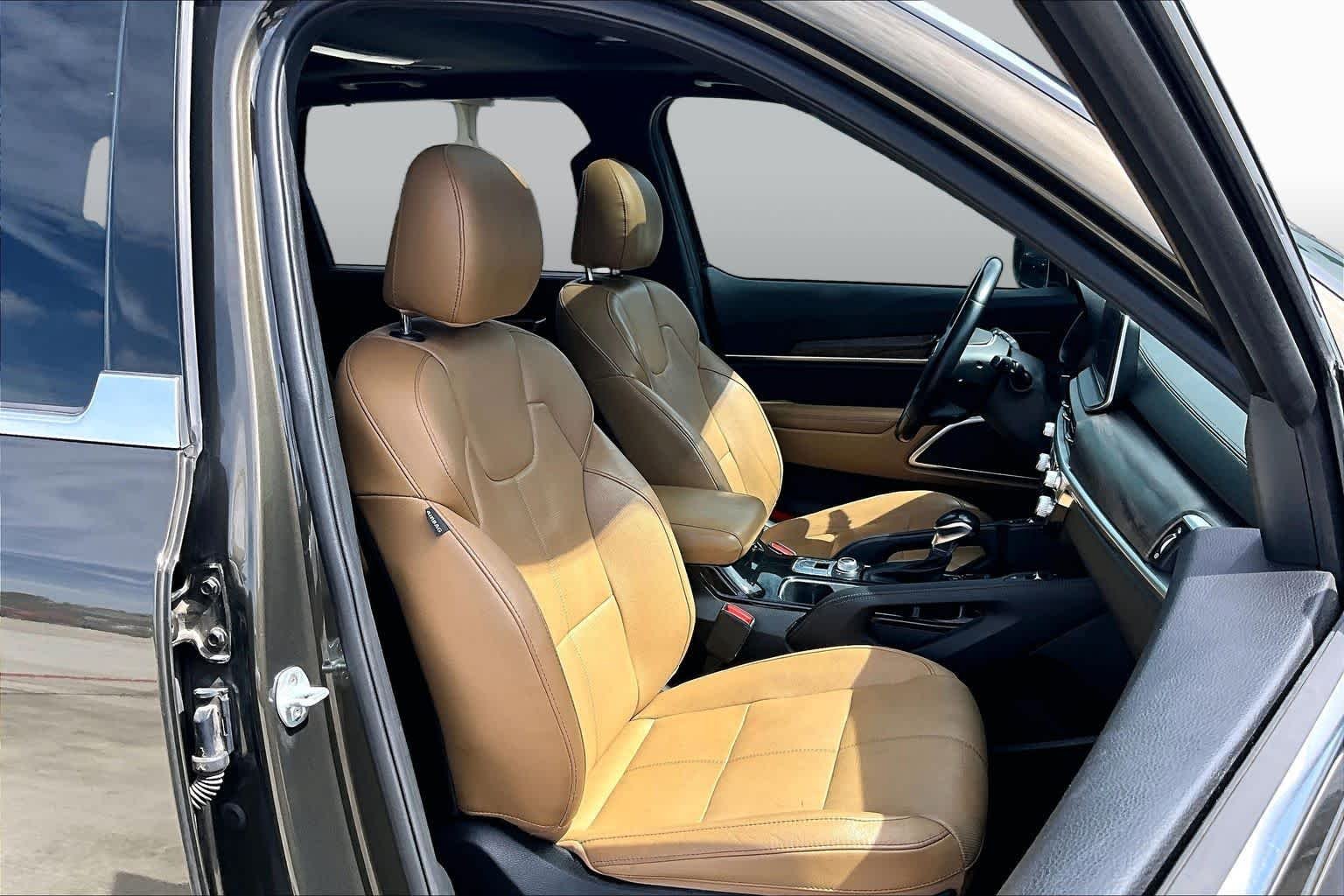 Used 2020 Dark Moss Kia SX image 9