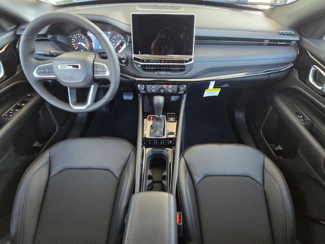 New 2026 Bright White Clearcoat Jeep Latitude image 9