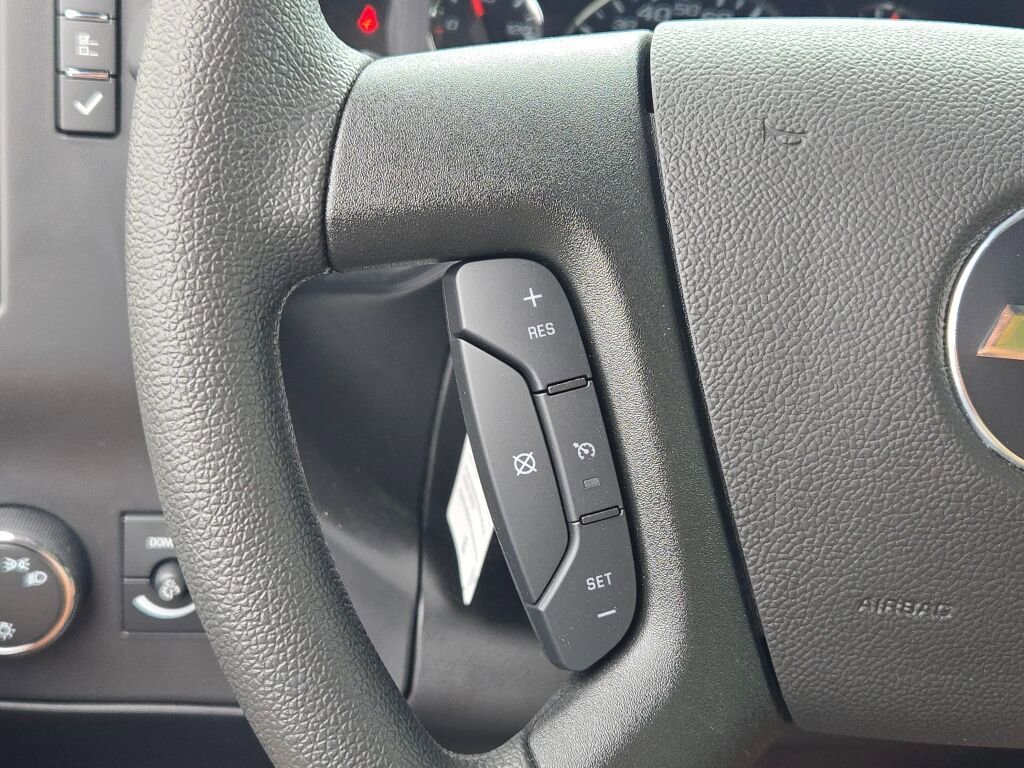 2025 Chevrolet Express Cargo Work Van - Photo 25