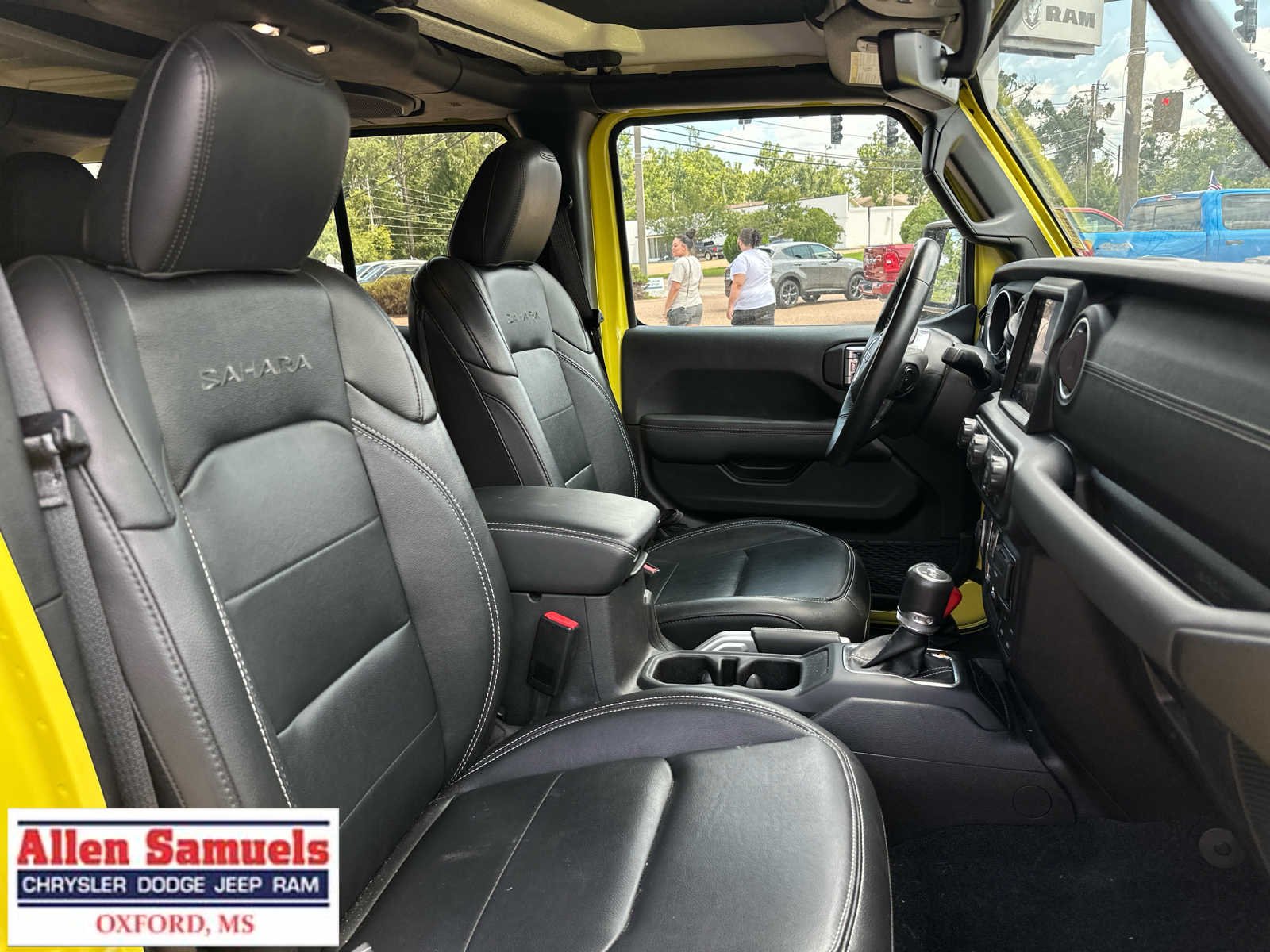 Used 2022 High Velocity Clearcoat Jeep Unlimited Sahara image 43