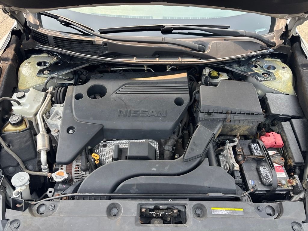 Used 2017 Silver Nissan 2.5 S image 11