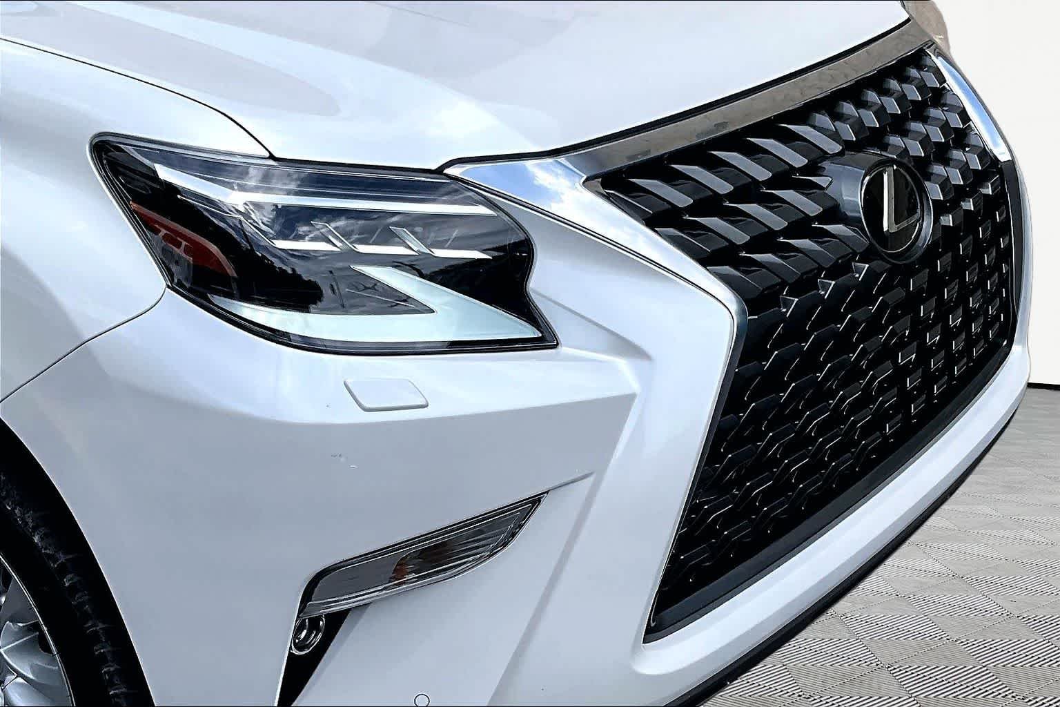 Used 2023 Eminent White Pearl Lexus Premium image 30
