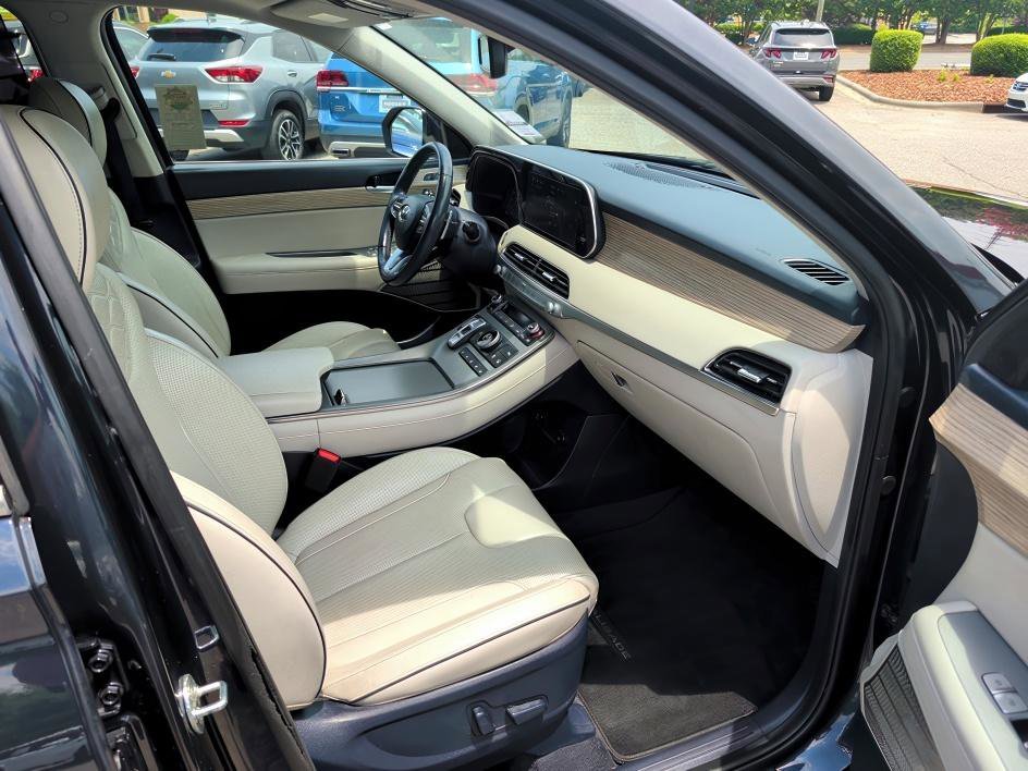 Used 2021 Moonlight Cloud Hyundai Limited image 12
