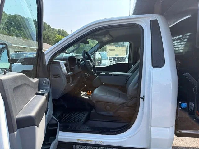 New 2026 Oxford White Ford F-550® XL image 15