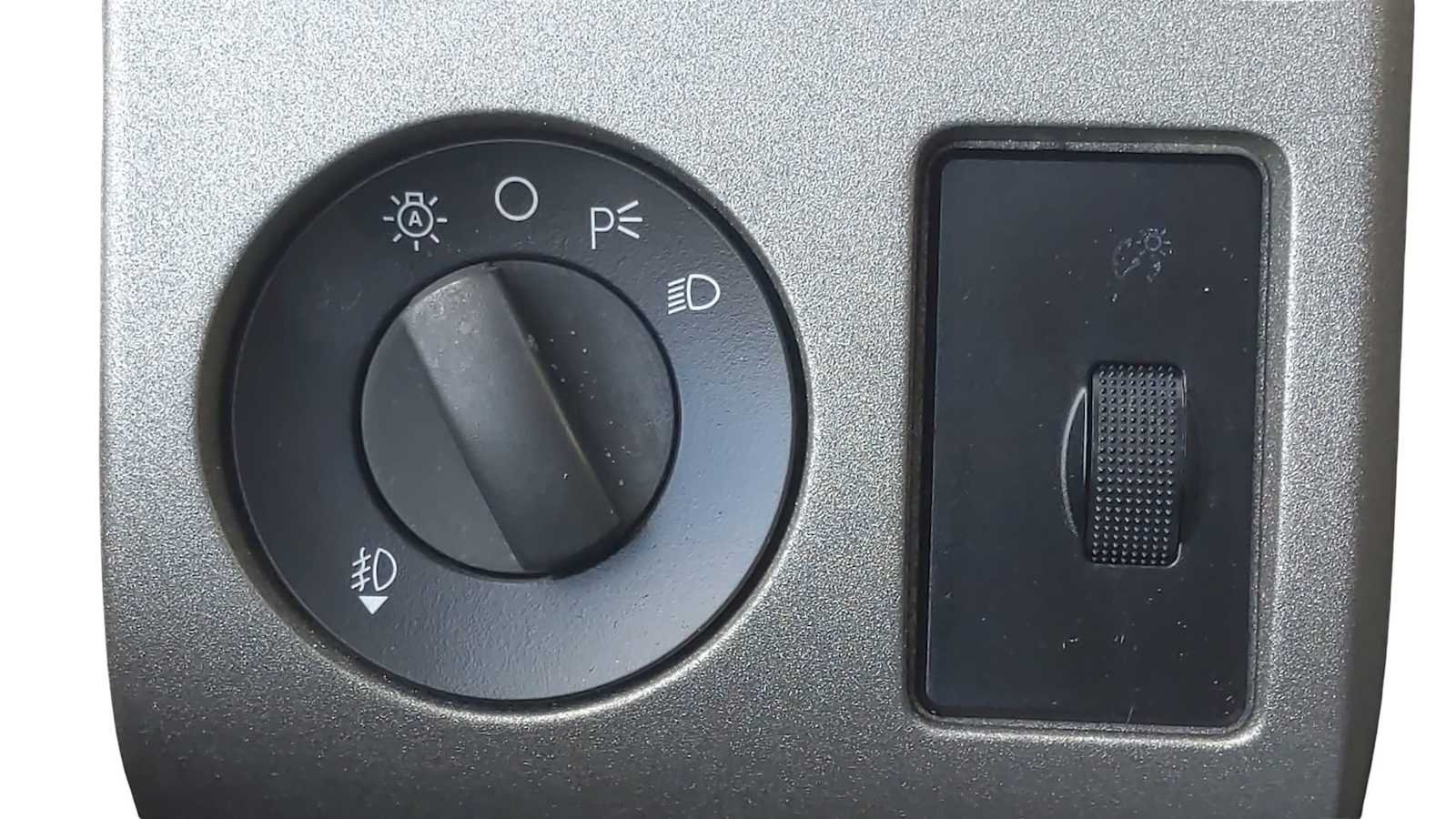 Used 2008 Green Ford XL image 25