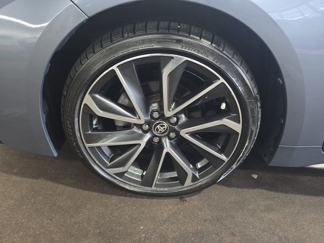 Used 2020  Toyota SE image 32