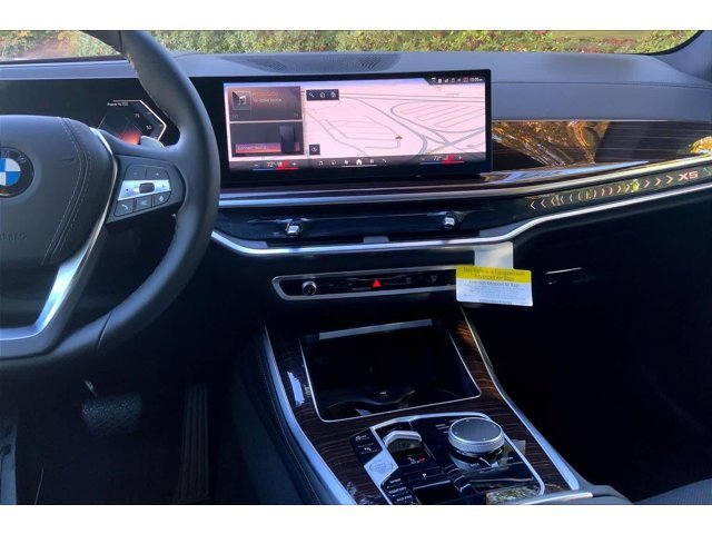 Used 2026 Skyscraper Grey Metallic BMW xDrive40i image 6