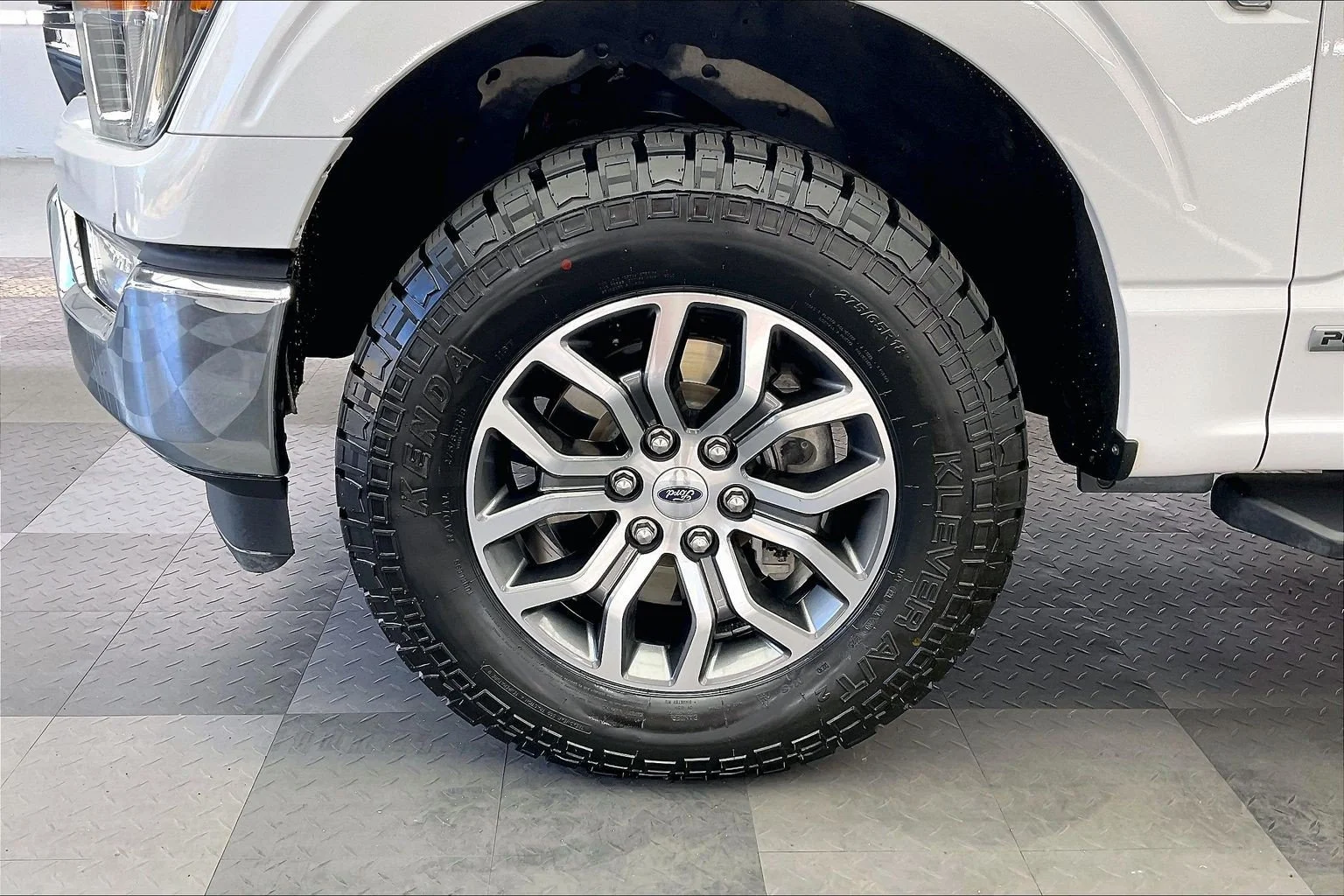Used 2021 Oxford White Ford XLT image 8