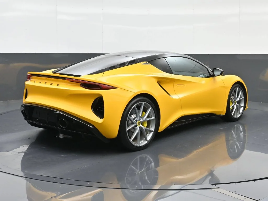 Used 2024  Lotus V6 image 5