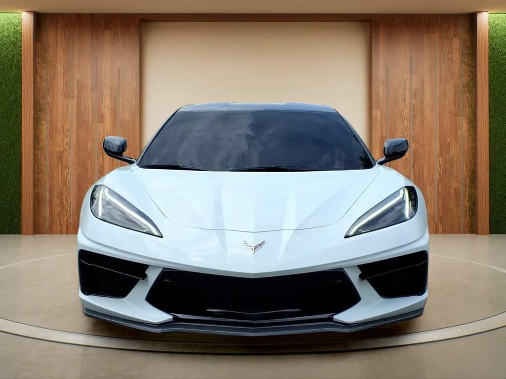 Used 2020 ARCTIC WHITE Chevrolet 2LT image 2