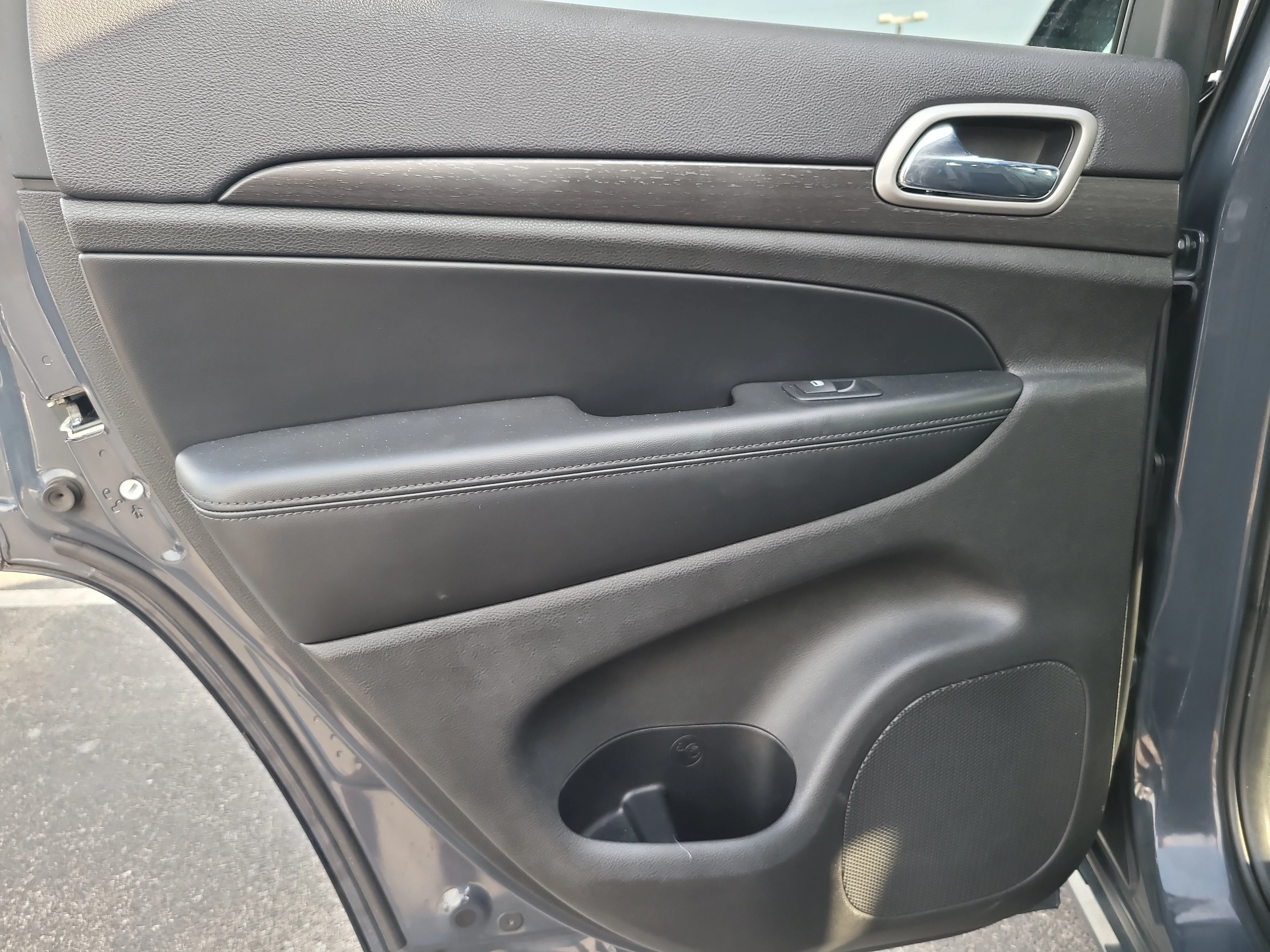 Used 2018 Rhino Clearcoat Jeep Altitude image 10