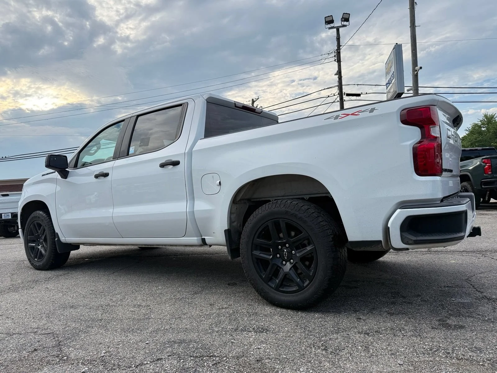 Used 2022 Summit White Chevrolet Custom image 4