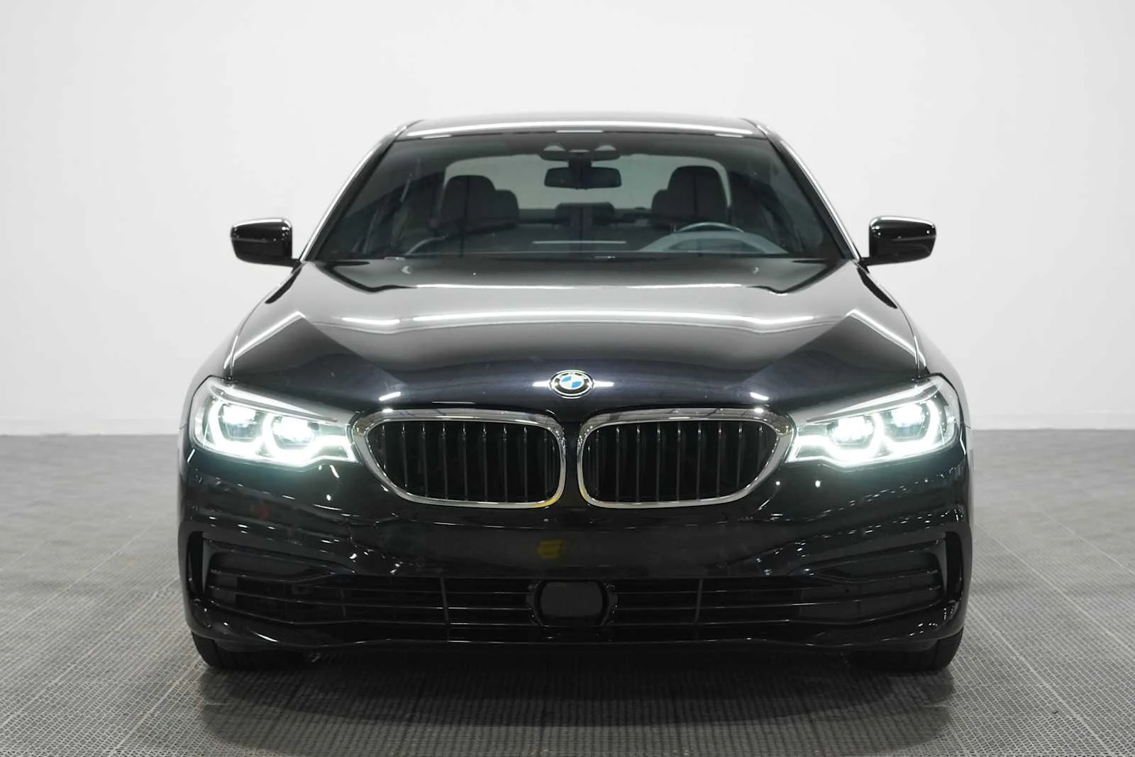 Used 2019 Black Sapphire Metallic BMW 540i xDrive image 2