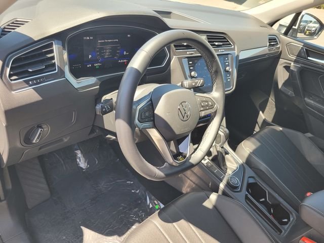 Used 2023  Volkswagen 2.0T SE image 12
