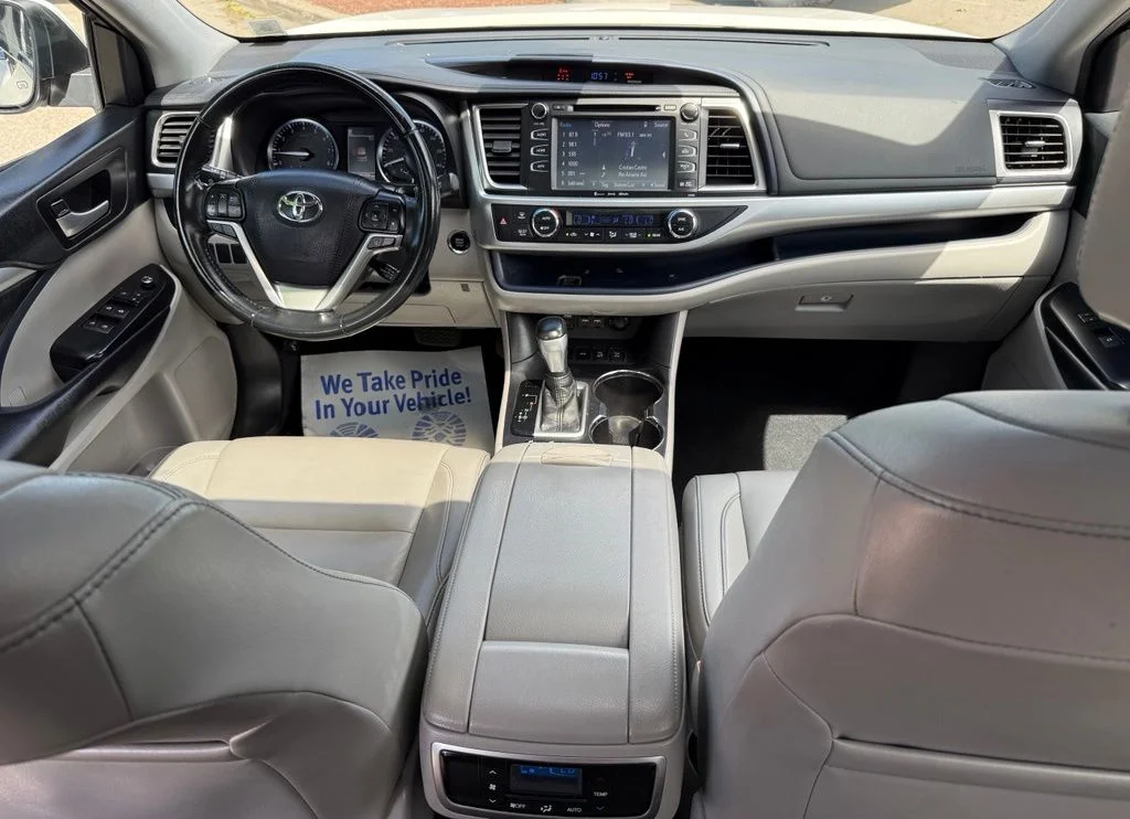 Used 2019 White Toyota XLE image 28