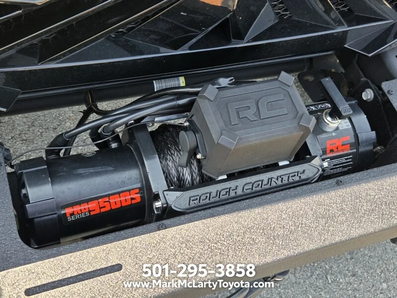 Used 2022 Black Clearcoat JEEP OVERLAND image 9