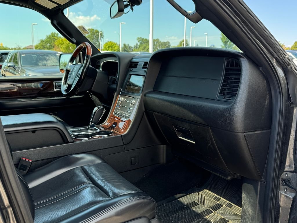Used 2017 Magnetic Gray Metallic Lincoln Select image 25