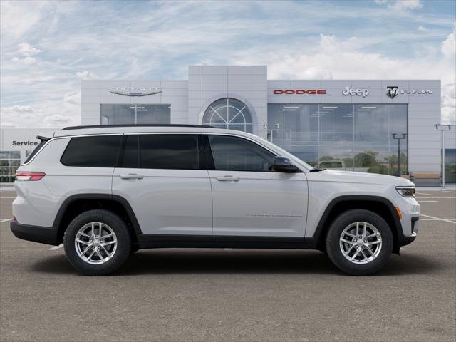 New 2025 Bright White Clear-Coat Exterior Paint Jeep Laredo X image 12