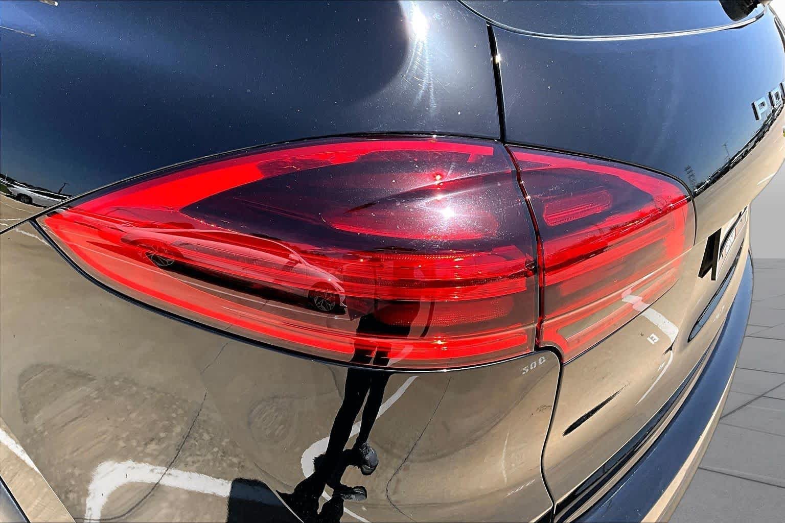 Used 2016 Black Porsche S E-Hybrid image 26