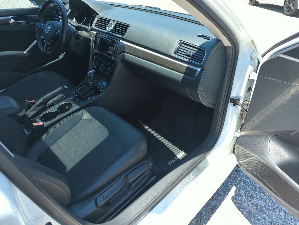 Used 2017 White Volkswagen 1.8T SE image 36