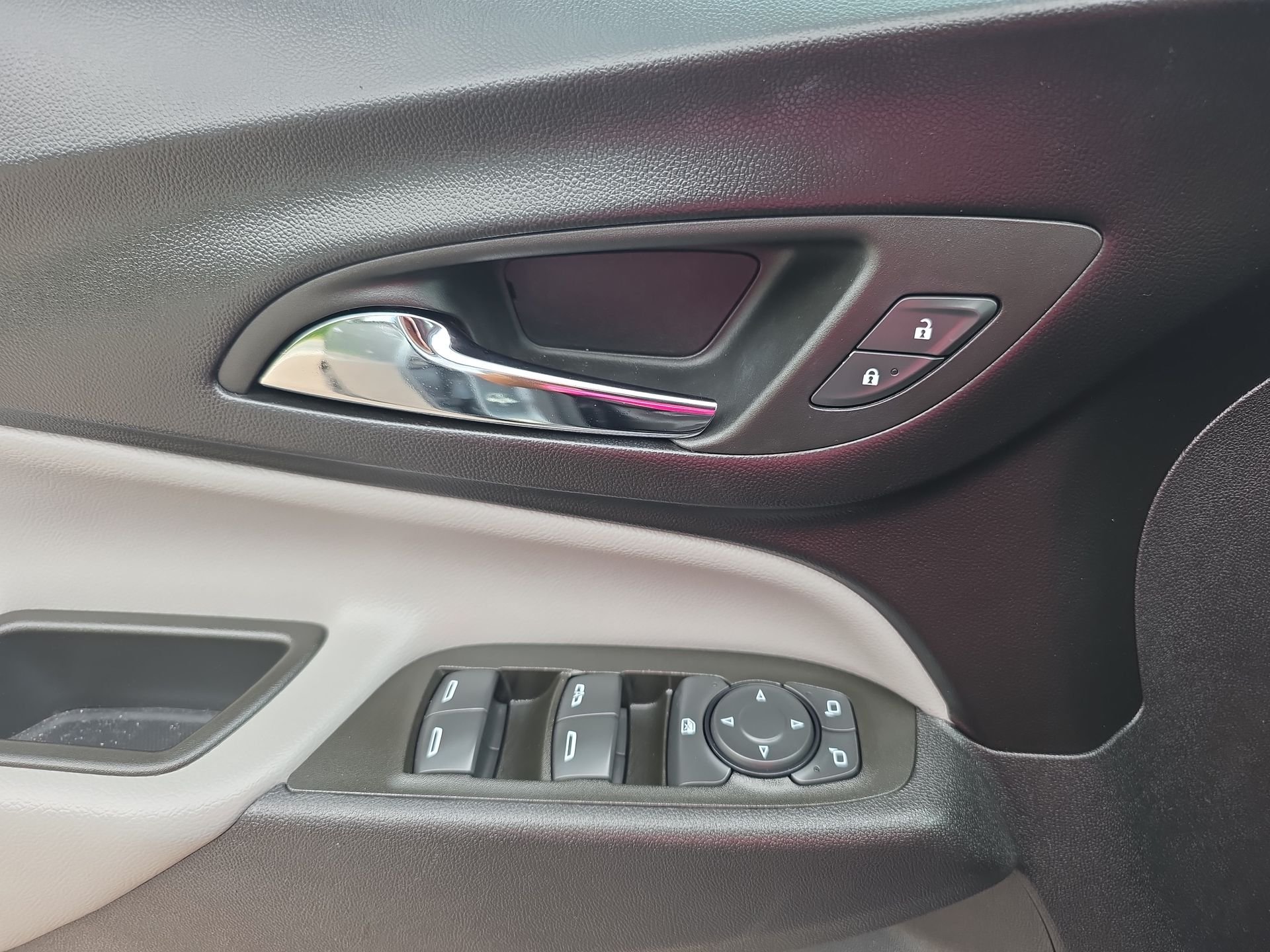 Used 2024 Sterling Gray Metallic Chevrolet LT image 30