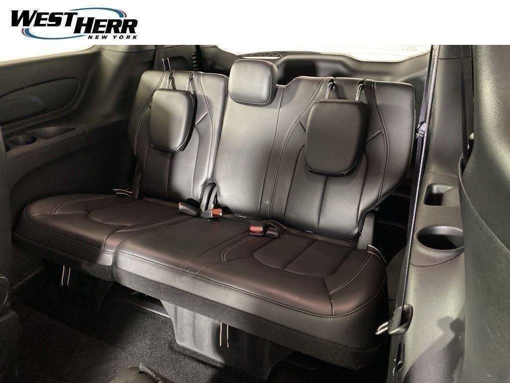 Used 2026 Red Hot Pearlcoat Chrysler Select image 45