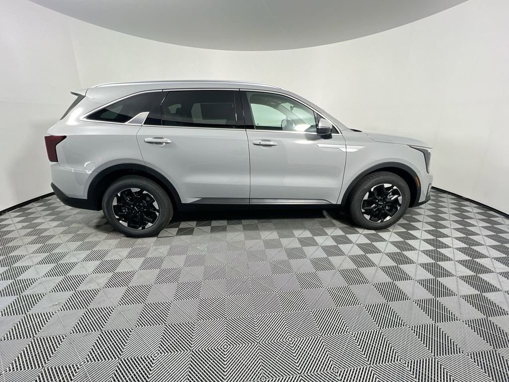 New 2026 Wolf Gray Kia S image 2