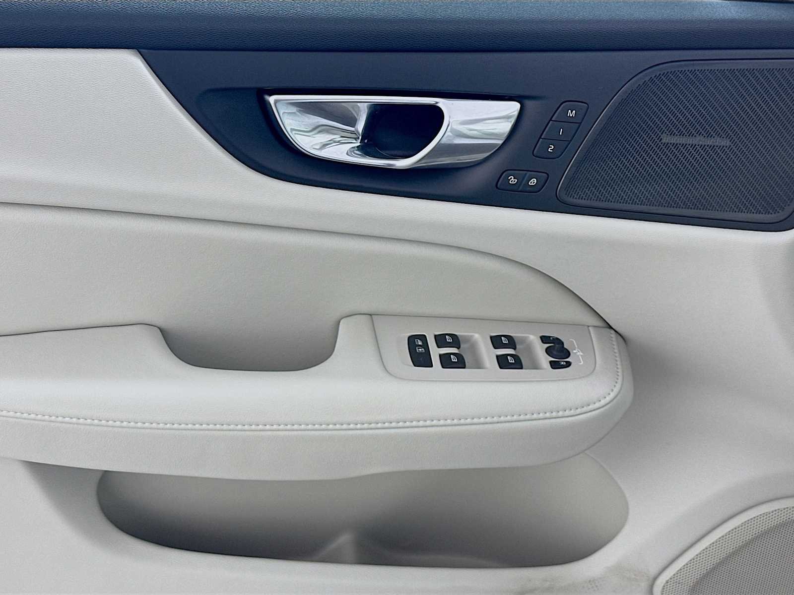 New 2026 Crystal White Volvo Plus image 17