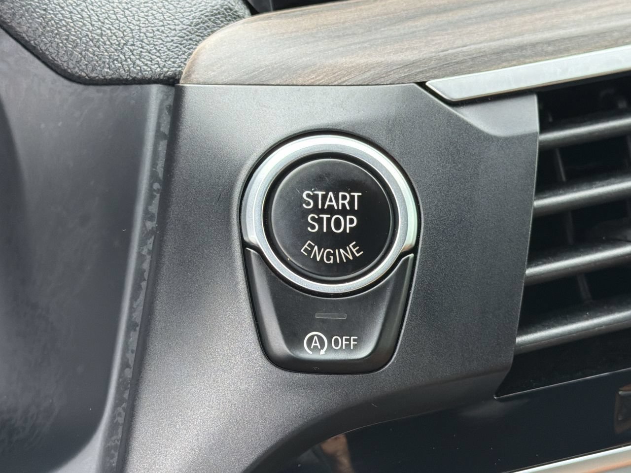 Used 2019 Phytonic Blue Metallic BMW xDrive30i image 33