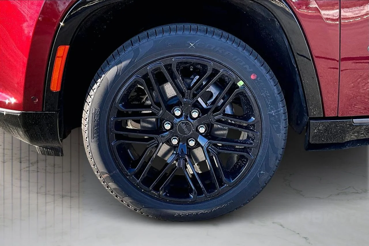New 2026 Velvet Red Pearl-Coat Exterior Paint Jeep Limited Reserve 29D image 36