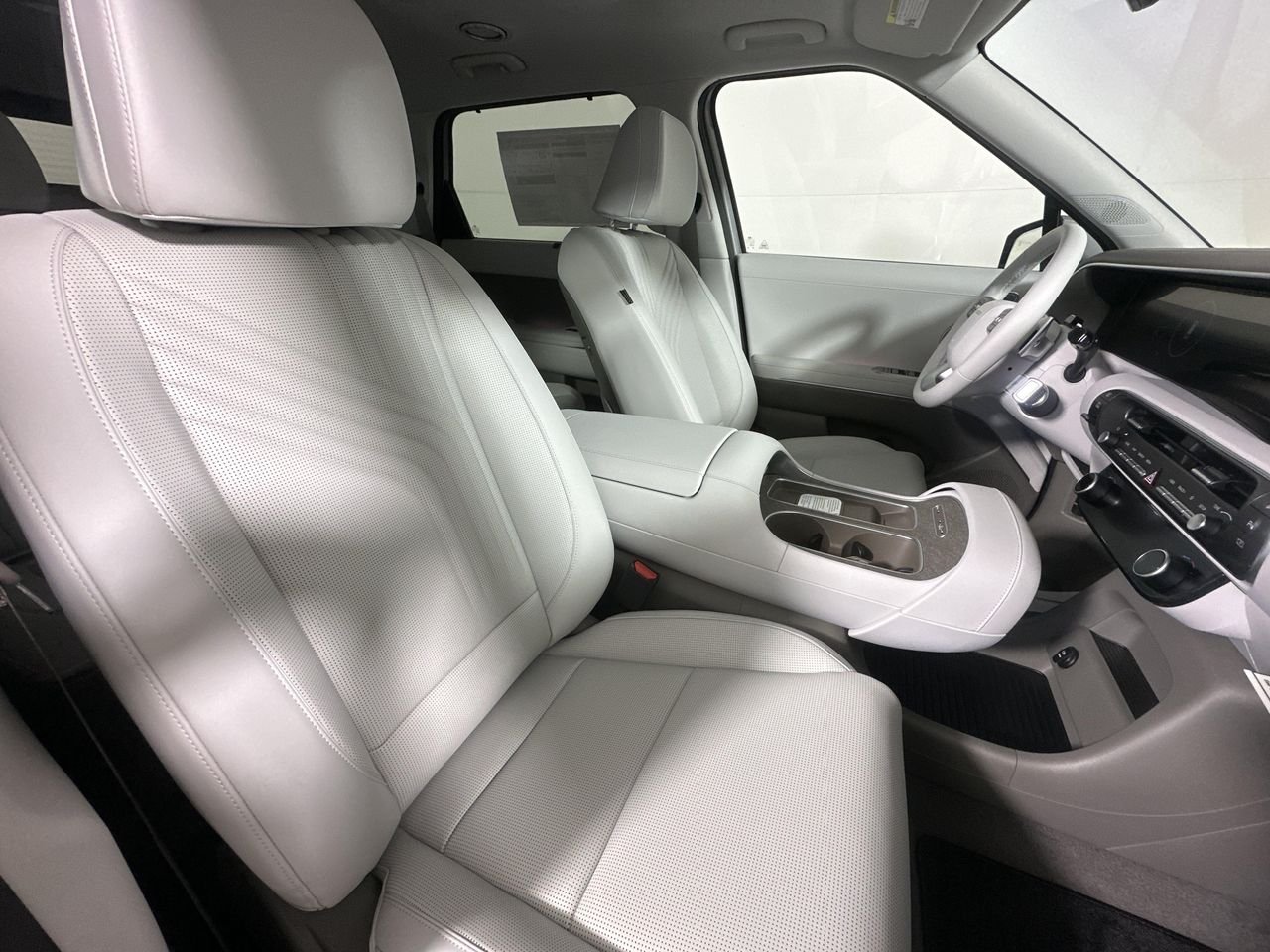 New 2027 Shimmering Silver Hyundai SEL Premium 7P image 25
