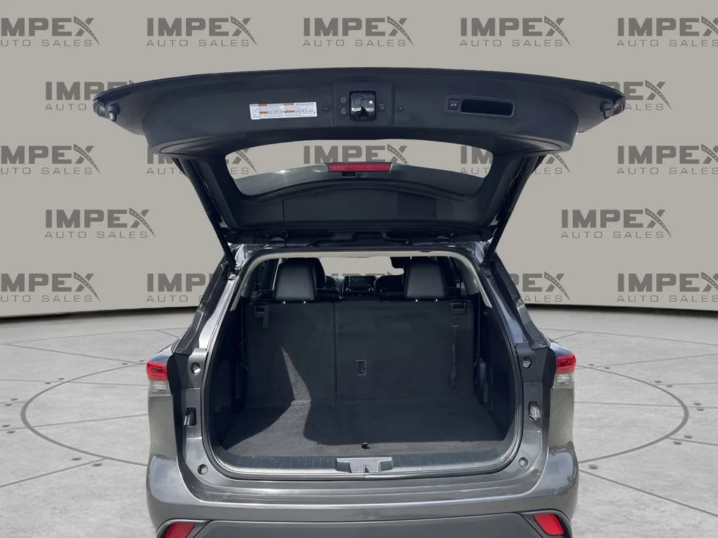 Used 2022 Gray Toyota XLE image 27