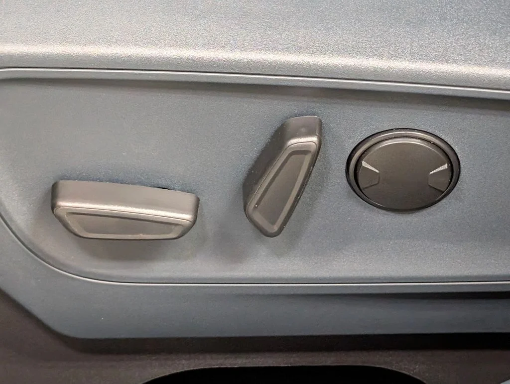 New 2026 Carbonized Gray Metallic Ford XLT image 12