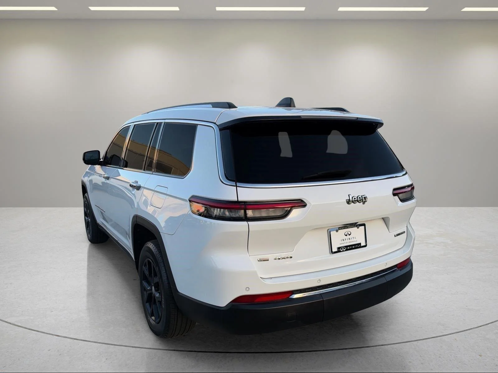 Used 2021 Bright White Clearcoat Jeep Limited image 3