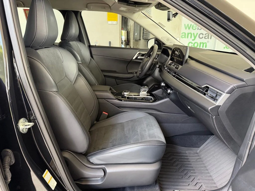 Used 2025 Black Mitsubishi SE image 22