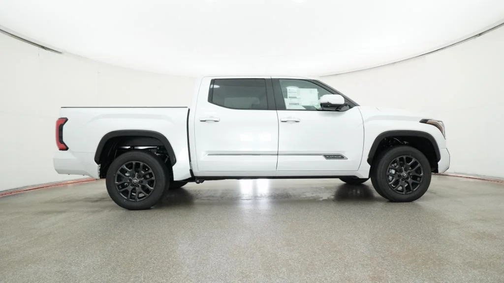 New 2026 Wind Chill Pearl Toyota Platinum image 17