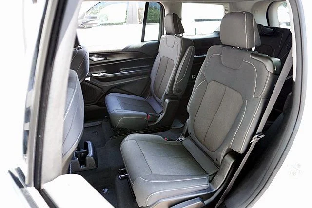 Used 2023 White Jeep Laredo image 15