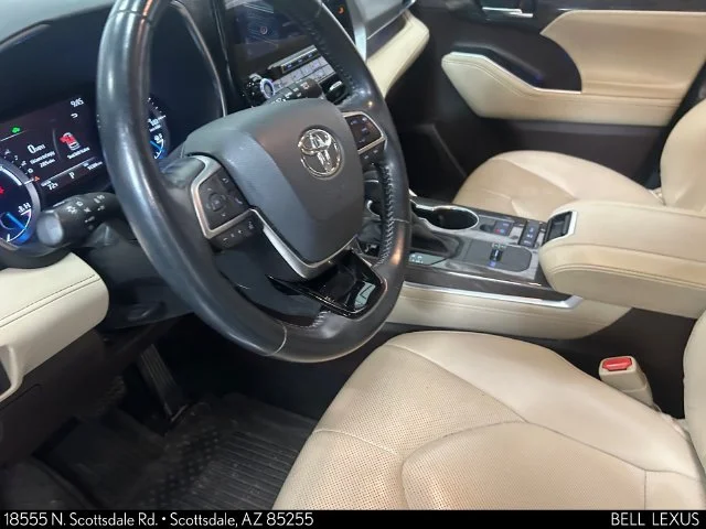 Used 2021 Black Toyota Platinum image 19