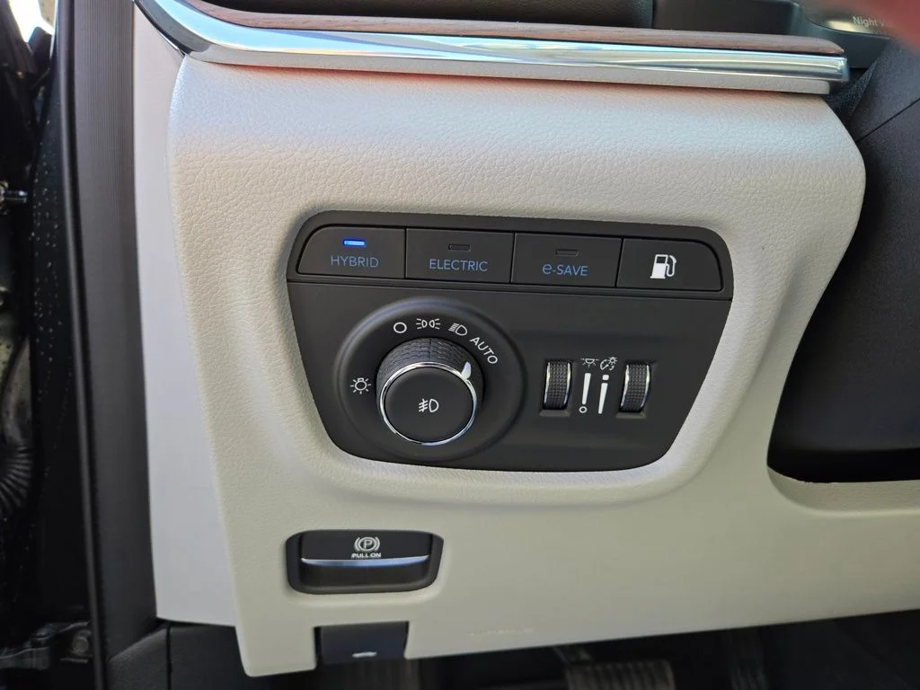 Certified Used 2022 Black Jeep Summit 4xe image 15