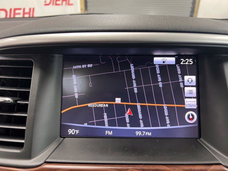 Used 2017 White Nissan Platinum image 26