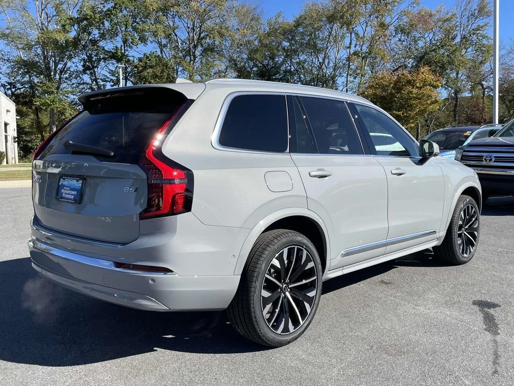 2026 Volvo XC90 Plus - Photo 29