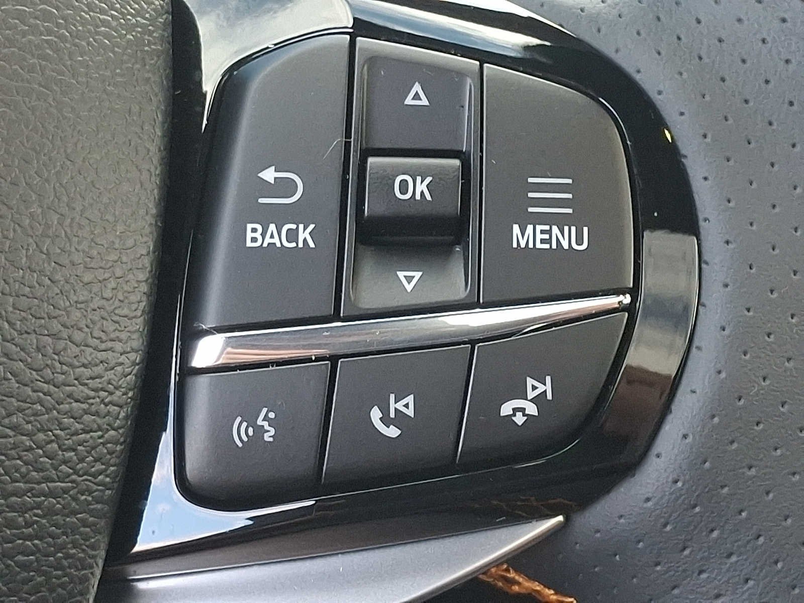 New 2026 Space White Metallic Ford Tremor® image 23