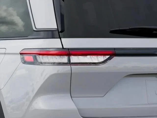 New 2026 Bright White Clear-Coat Exterior Paint Jeep Limited image 5