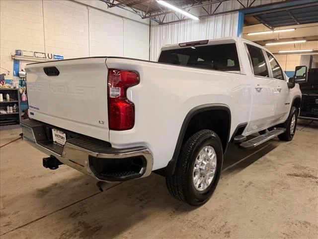 Used 2025 White Chevrolet LT image 3
