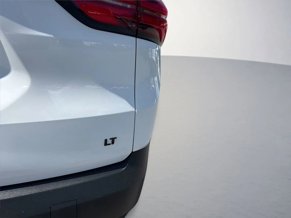 Used 2023 Summit White Chevrolet LT Leather image 34