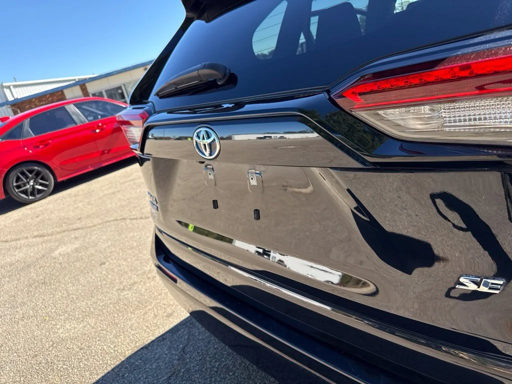 Used 2021  Toyota SE image 34