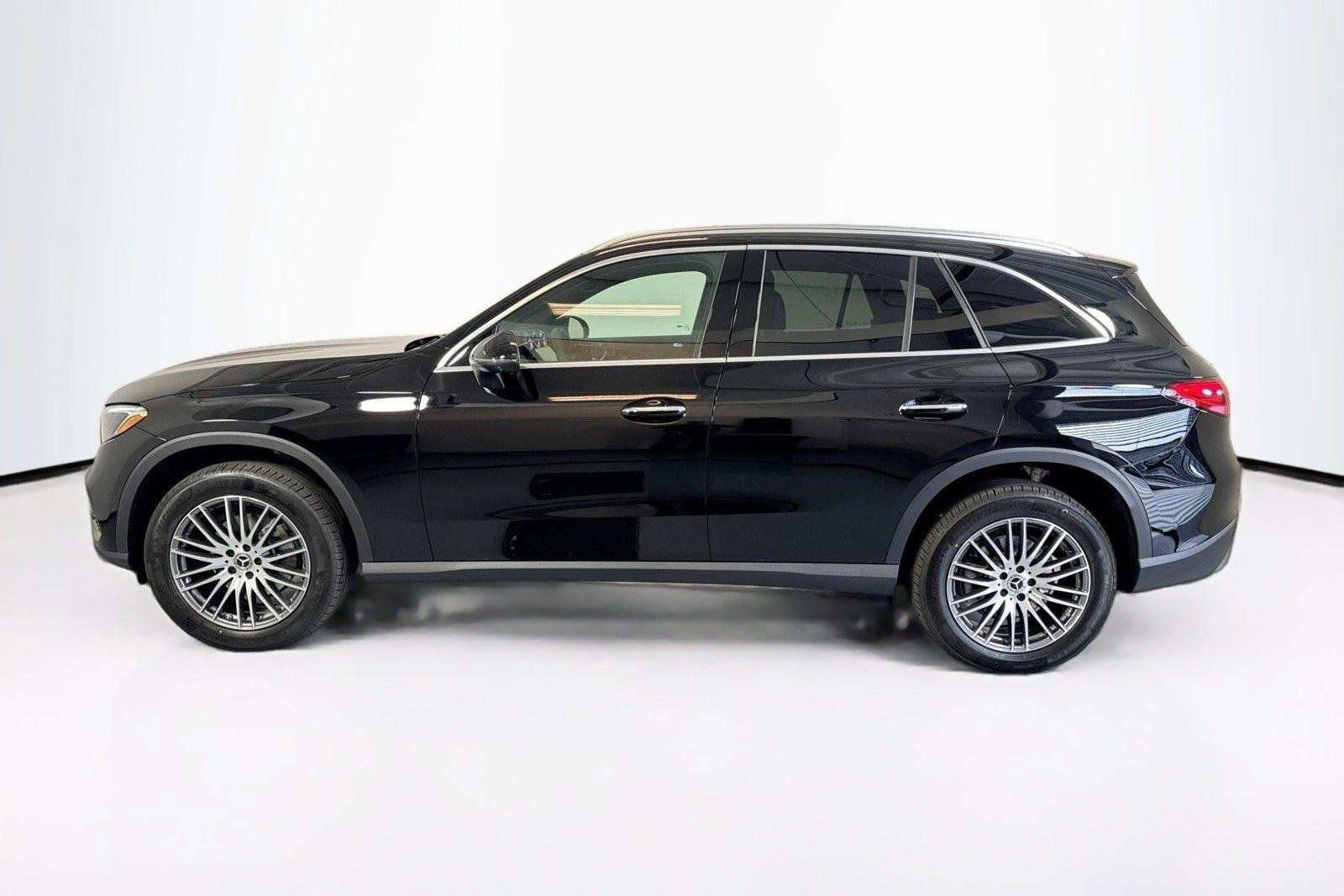 New 2026 Black Mercedes-Benz GLC 300 image 8