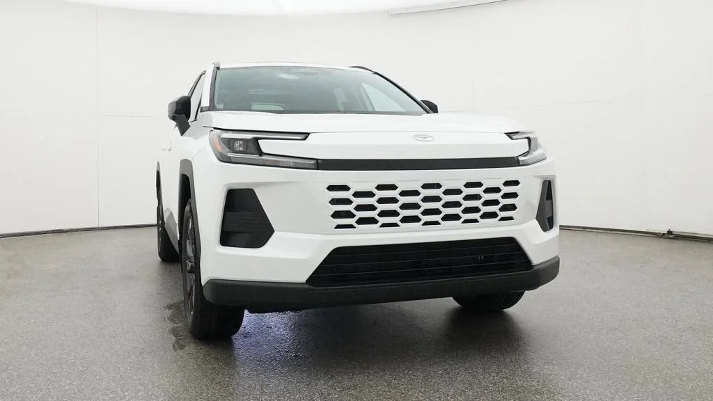 New 2026 Ice Cap Toyota XLE Premium image 7