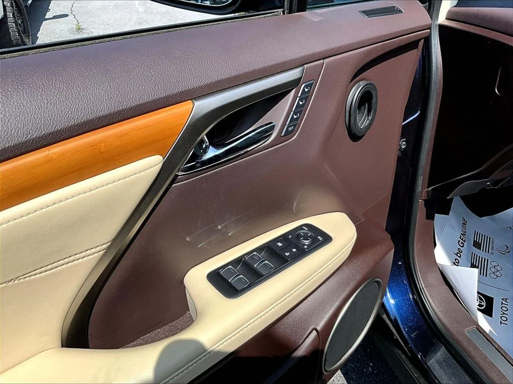 Used 2018 Mica Lexus 350 image 19