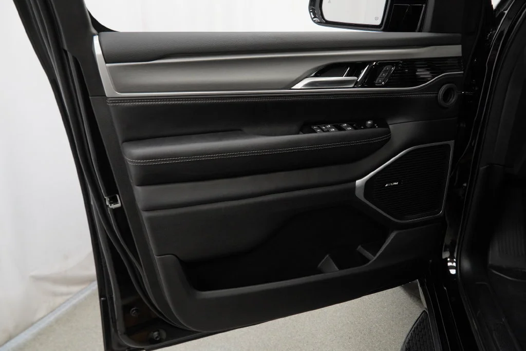 New 2027 High Gloss Black Paint Jeep  image 29